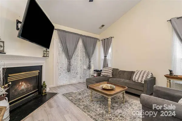 8720 Fox Chase LN, Charlotte, NC 28269