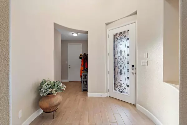 5724 PIKES PEAK LOOP NE, Rio Rancho, NM 87144