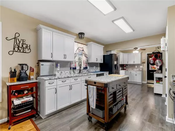 636 Barnes RD, Seneca, SC 29672