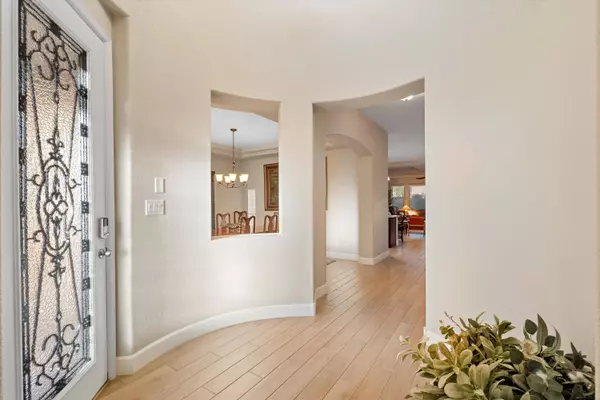 5724 PIKES PEAK LOOP NE, Rio Rancho, NM 87144