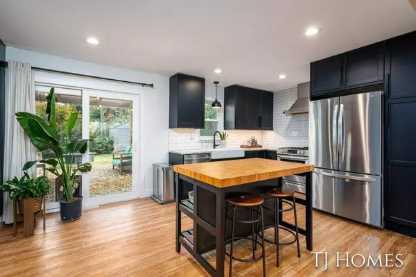 2440 Monroe NE Avenue, Grand Rapids, MI 49505