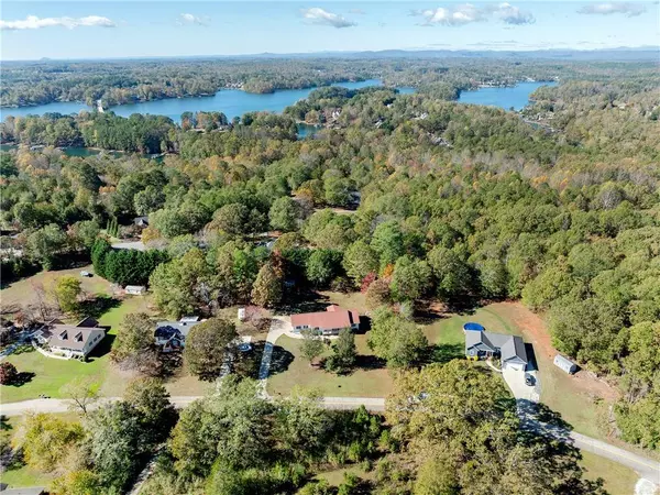 636 Barnes RD, Seneca, SC 29672