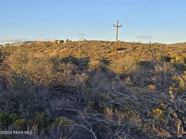 13483 E Ore Sample LN, Mayer, AZ 86333