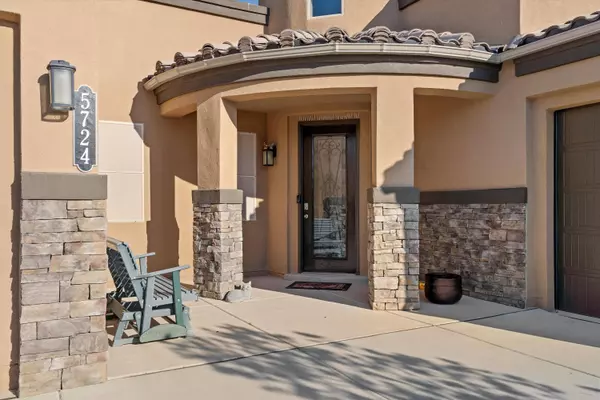 5724 PIKES PEAK LOOP NE, Rio Rancho, NM 87144