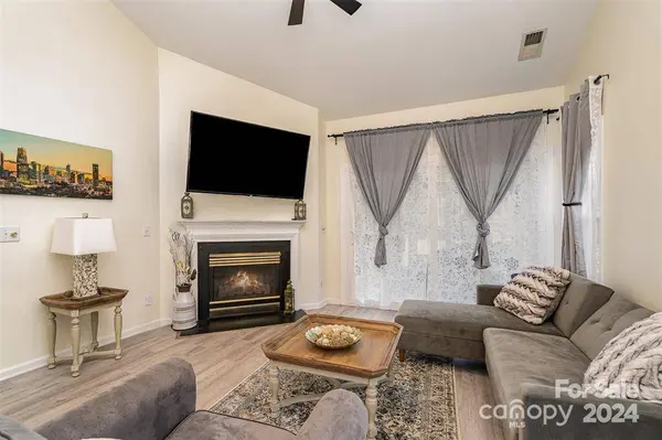 8720 Fox Chase LN, Charlotte, NC 28269