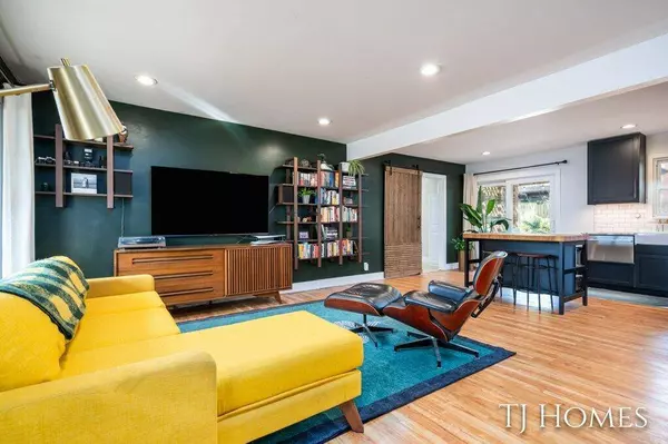 2440 Monroe NE Avenue, Grand Rapids, MI 49505