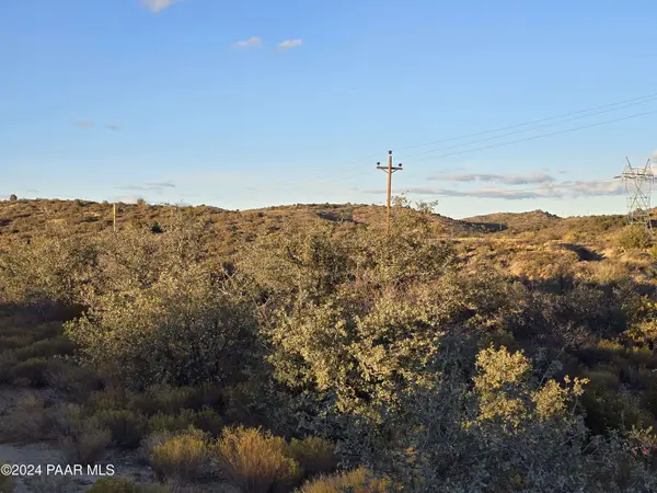 13483 E Ore Sample LN, Mayer, AZ 86333