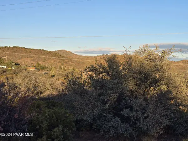 13483 E Ore Sample LN, Mayer, AZ 86333