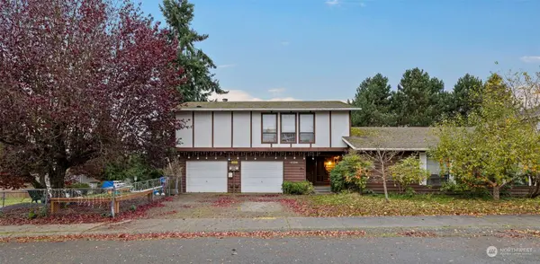17305 Stone CT N, Shoreline, WA 98133