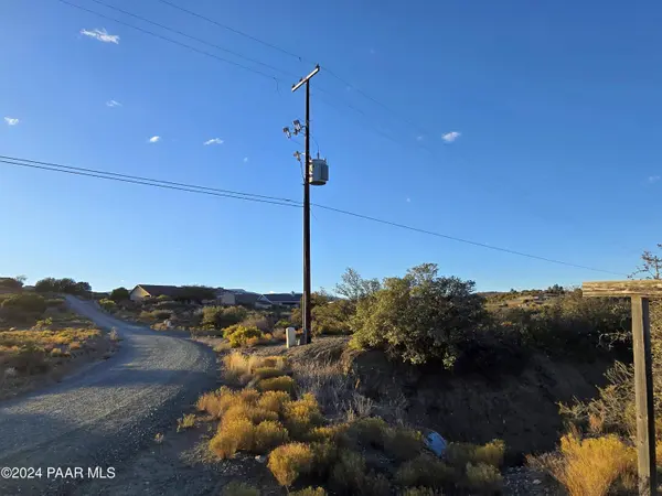 13483 E Ore Sample LN, Mayer, AZ 86333