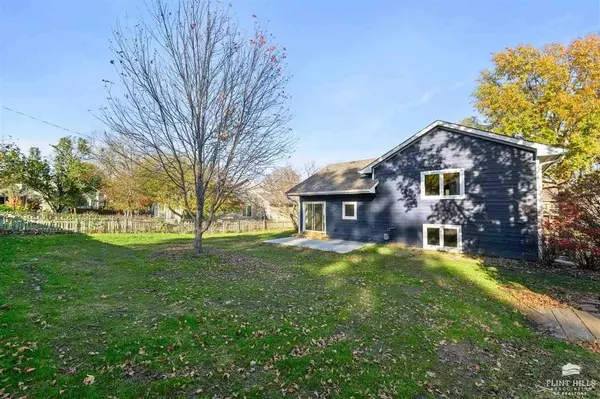 3341 Effingham ST, Manhattan, KS 66503