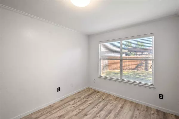 1306 Kiwi Court, Dallas, TX 75051