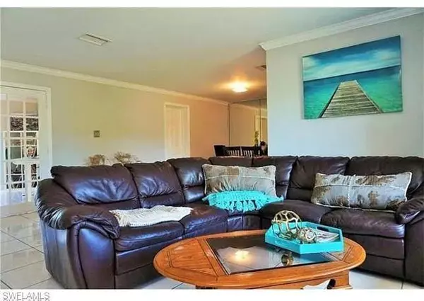 115 Willoughby DR, Naples, FL 34110