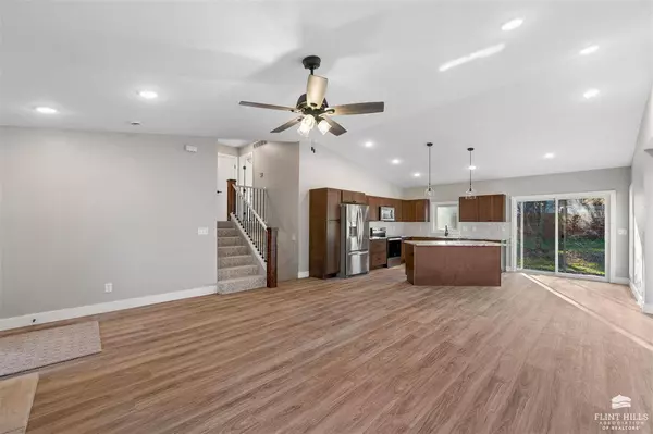 3341 Effingham ST, Manhattan, KS 66503