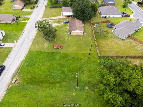 401 W Kleb, Caldwell, TX 77836