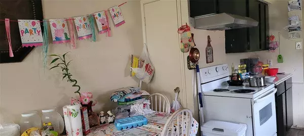 2901 S Cardinal Street, Ennis, TX 75119