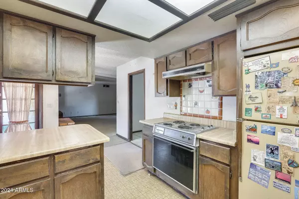 1728 N 24TH Street, Mesa, AZ 85213