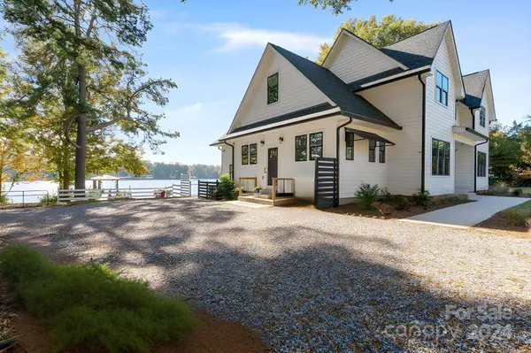 105 Hideaway LN, Mooresville, NC 28117