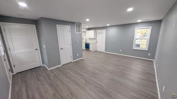 3234 SE Keystone AVE, Topeka, KS 66605