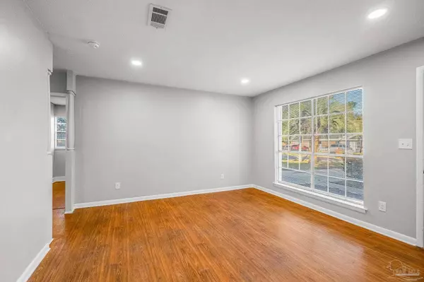 4549 Brian St, Pace, FL 32571