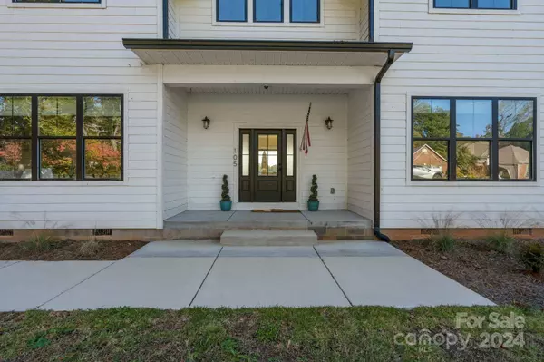 105 Hideaway LN, Mooresville, NC 28117