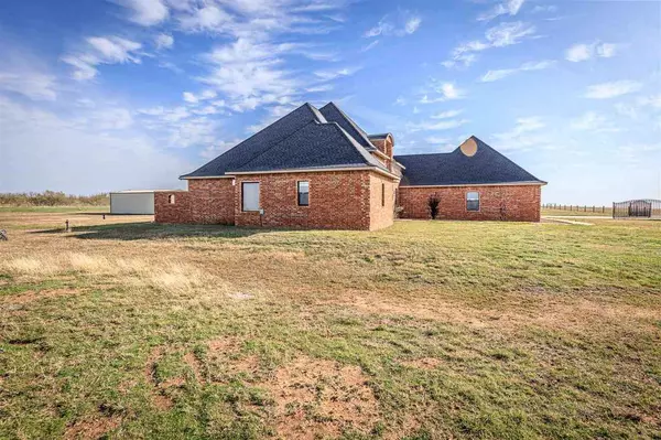 203 Soleil Dr, Walters, OK 73572