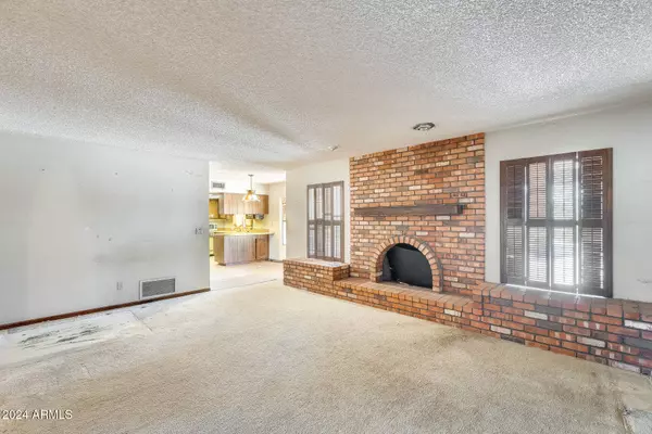 1728 N 24TH Street, Mesa, AZ 85213