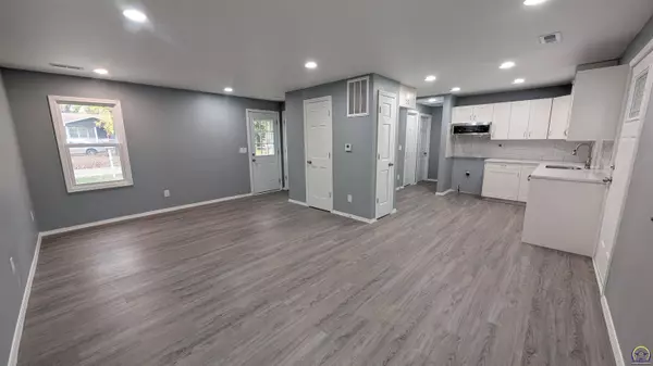 3234 SE Keystone AVE, Topeka, KS 66605