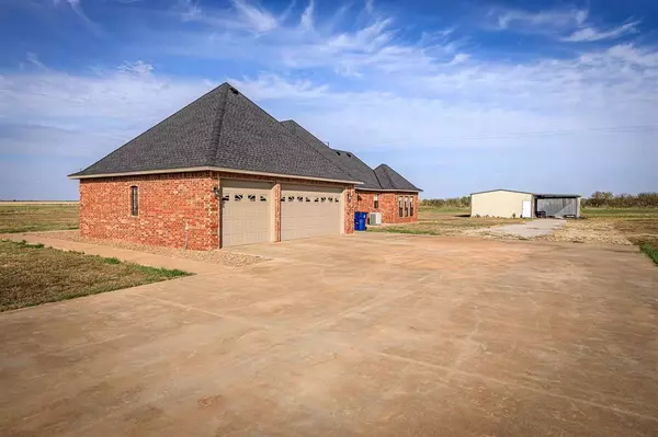 203 Soleil Dr, Walters, OK 73572