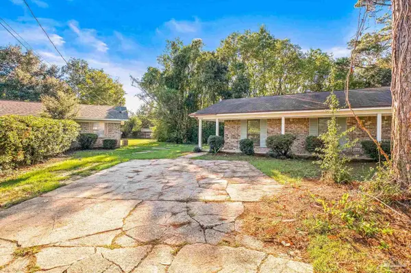 1200 Pinnacle Cir, Pensacola, FL 32504