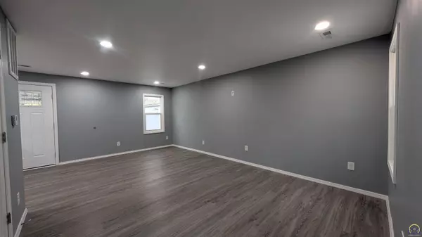 3234 SE Keystone AVE, Topeka, KS 66605