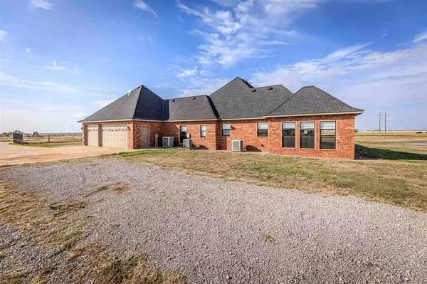 203 Soleil Dr, Walters, OK 73572