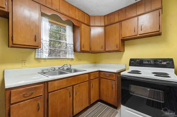 1506 Dads Rd, Baker, FL 32531