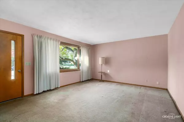 108 Monna ST, Sugar Grove, IL 60554