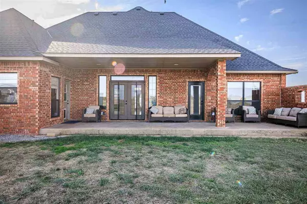 203 Soleil Dr, Walters, OK 73572