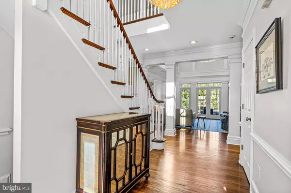 812 LOVELAND RD, Moorestown, NJ 08057