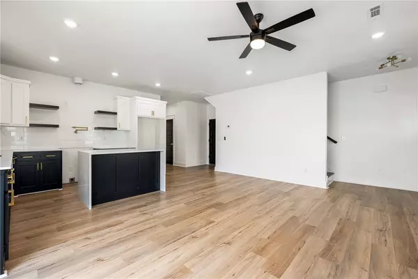 407 S 21st St, Rogers, AR 72758