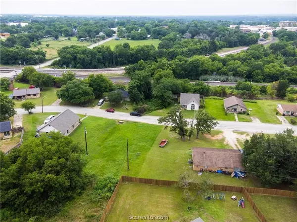 401 W Kleb, Caldwell, TX 77836