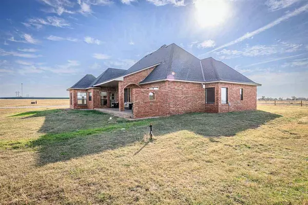 203 Soleil Dr, Walters, OK 73572
