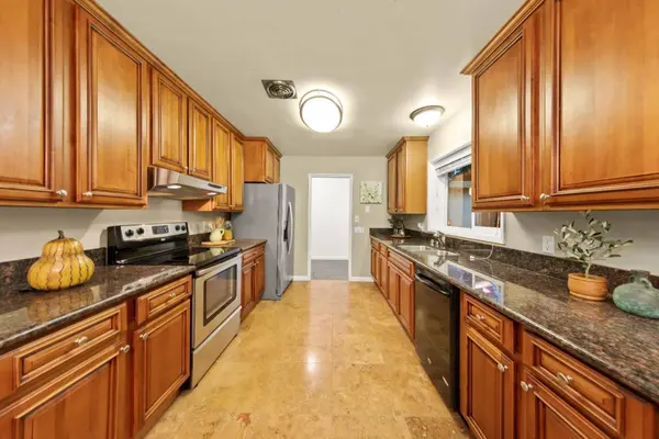 5915 Leona ST, Oakland, CA 94605