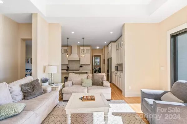 105 Hideaway LN, Mooresville, NC 28117