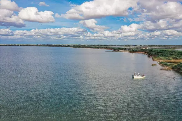 1982 County Road 477, Palacios, TX 77465