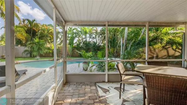 420 NW 39th St, Oakland Park, FL 33309