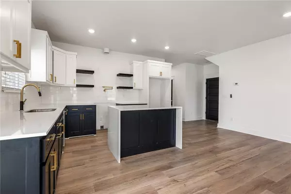 407 S 21st St, Rogers, AR 72758