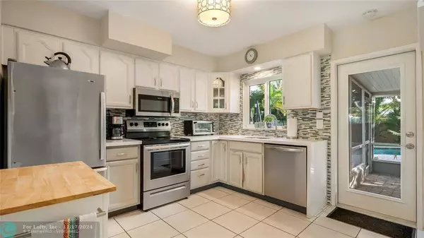 420 NW 39th St, Oakland Park, FL 33309