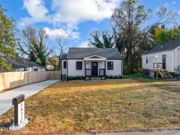 2032 Seminole Ave, Knoxville, TN 37915