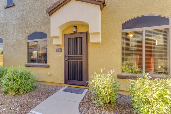 2725 E MINE CREEK Road #1042, Phoenix, AZ 85024