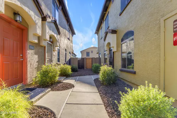 2725 E MINE CREEK Road #1042, Phoenix, AZ 85024