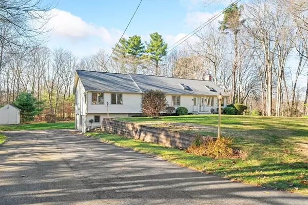 17 Park Street, Mendon, MA 01756