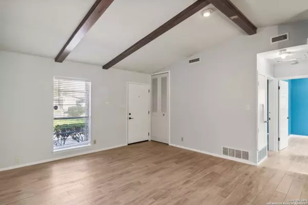 4418 EL SIMPATICO ST, San Antonio, TX 78233-6827